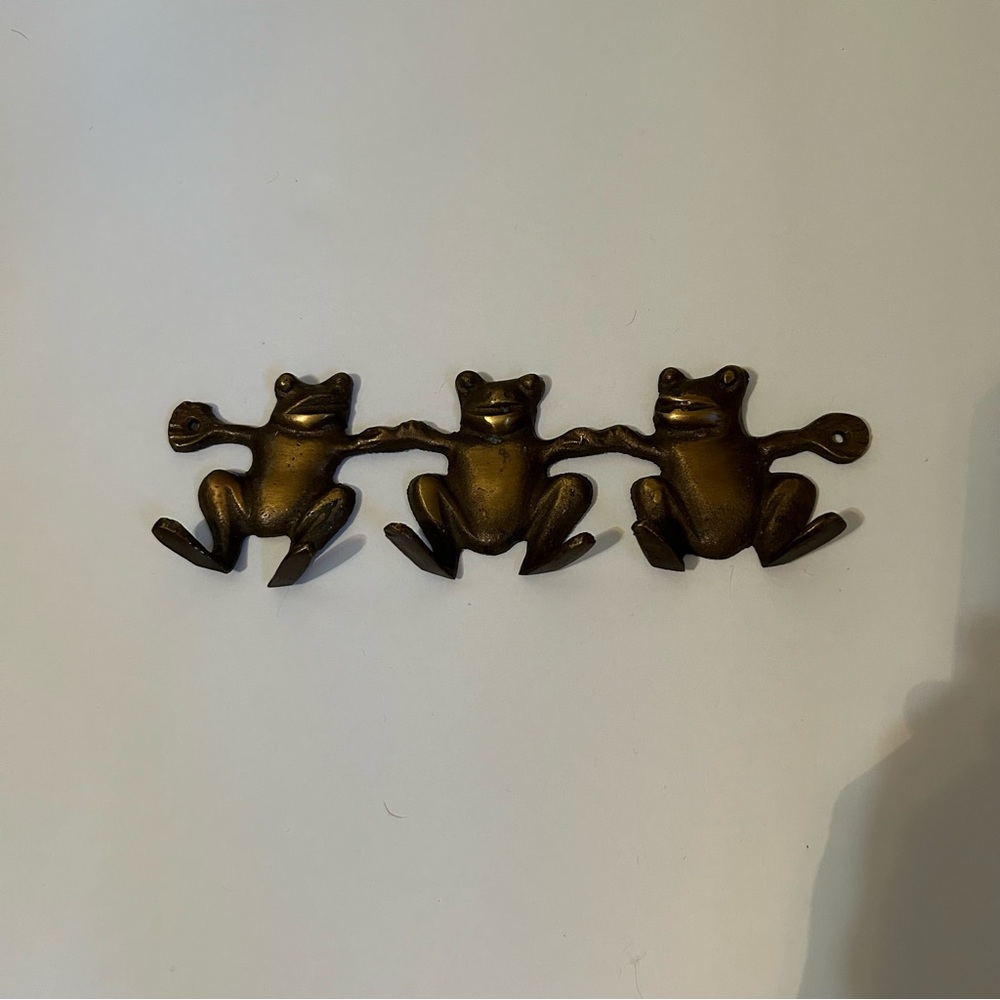 Vintage bronze frog wall mounted key holder
